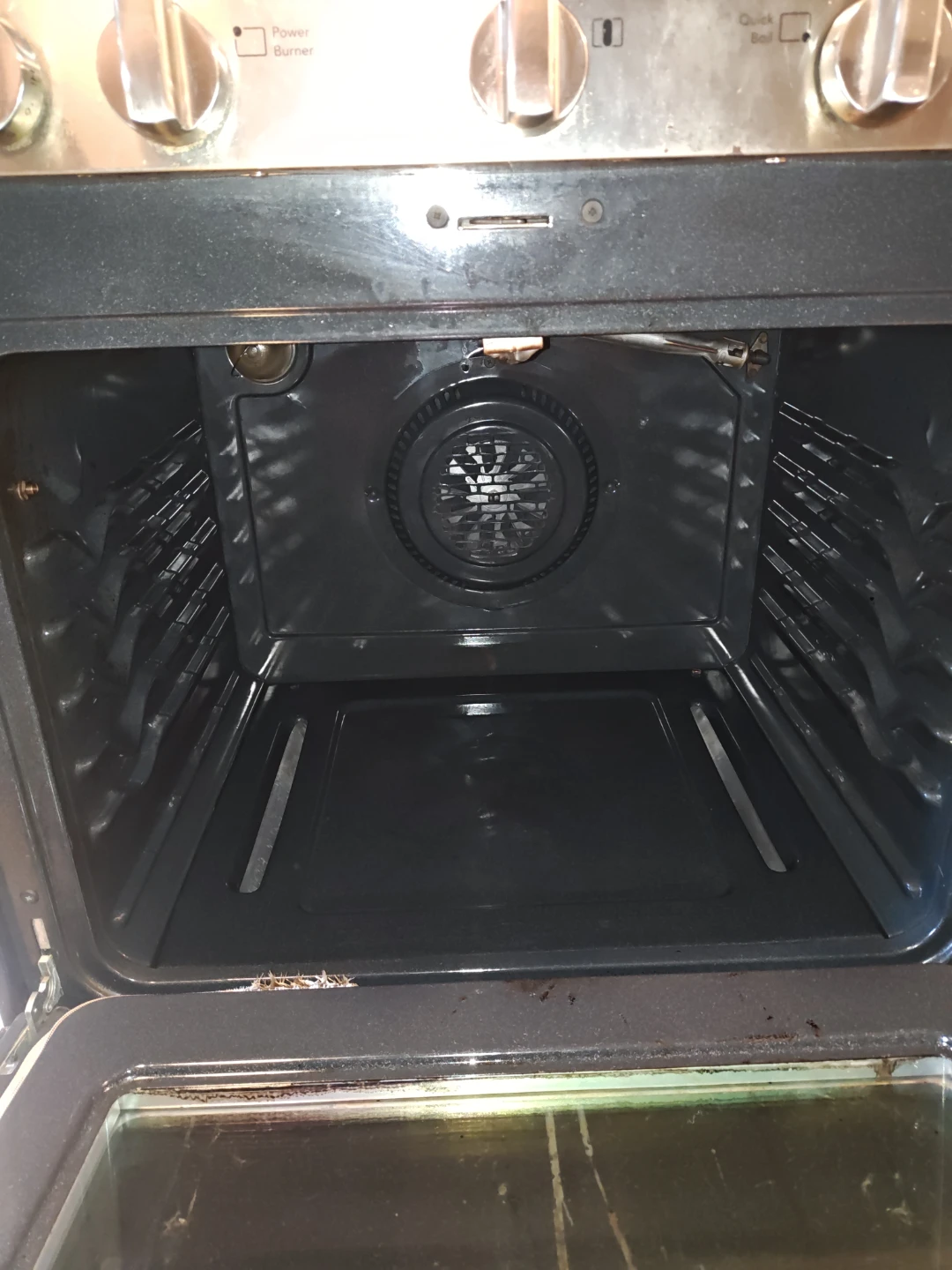 Frigidaire Gas Range Oven with 4 Burners - photo 3