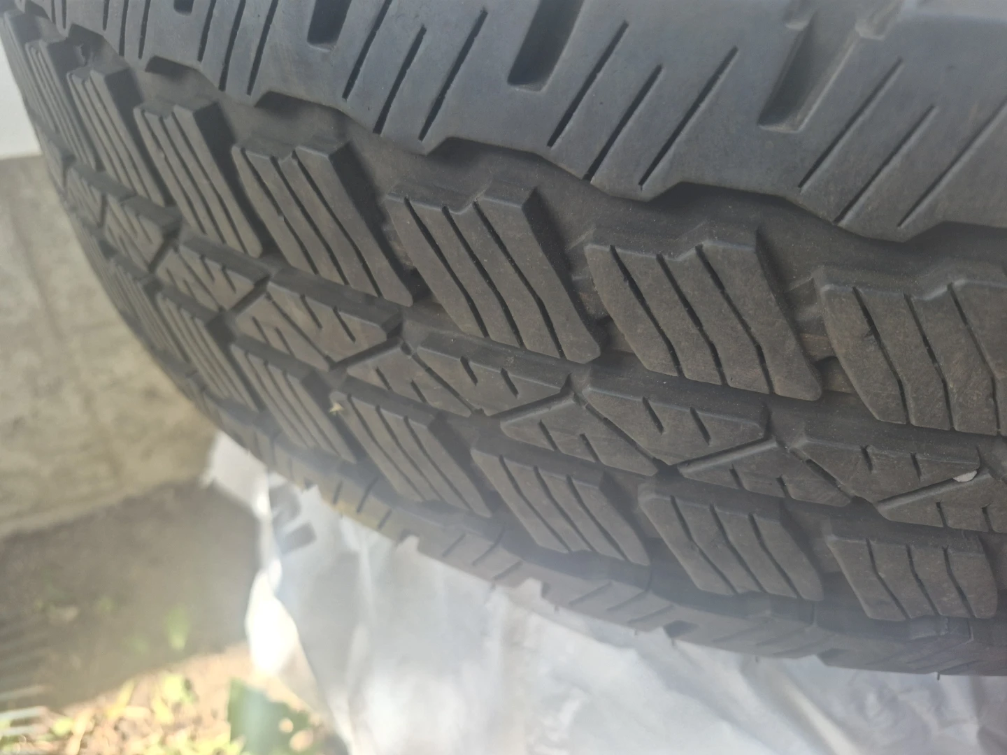 5 Bridgestone dueller at 255/70R18 113T M+S
