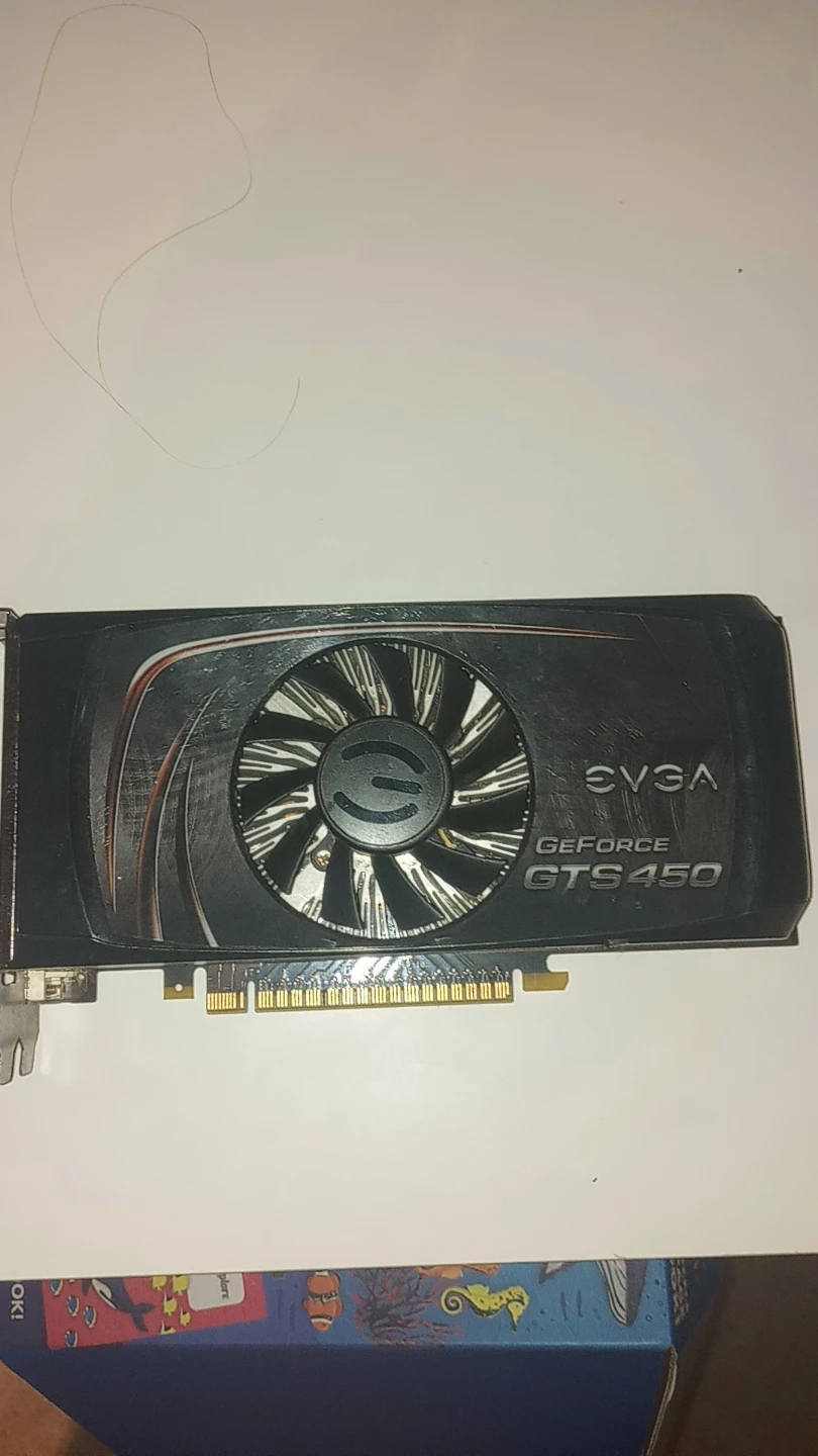 Graphics card and fan