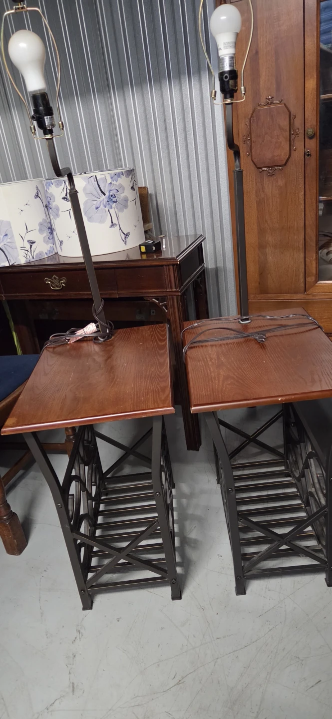 Wood side table with Lamp