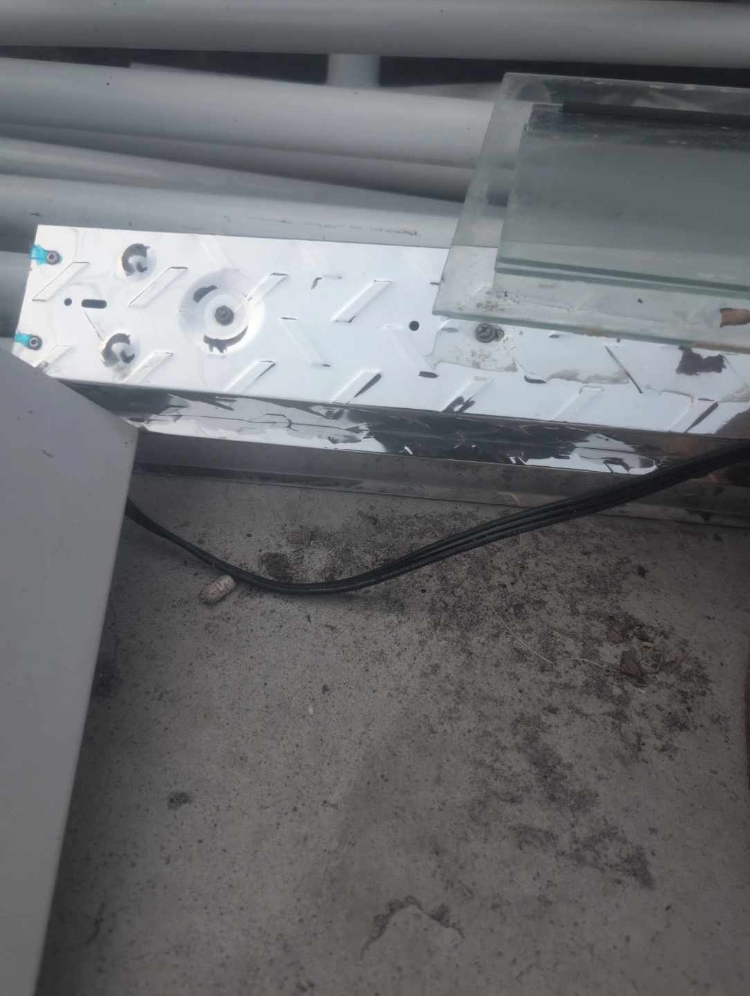 Large Glass Aquarium Tank with Light Fixture - photo 4
