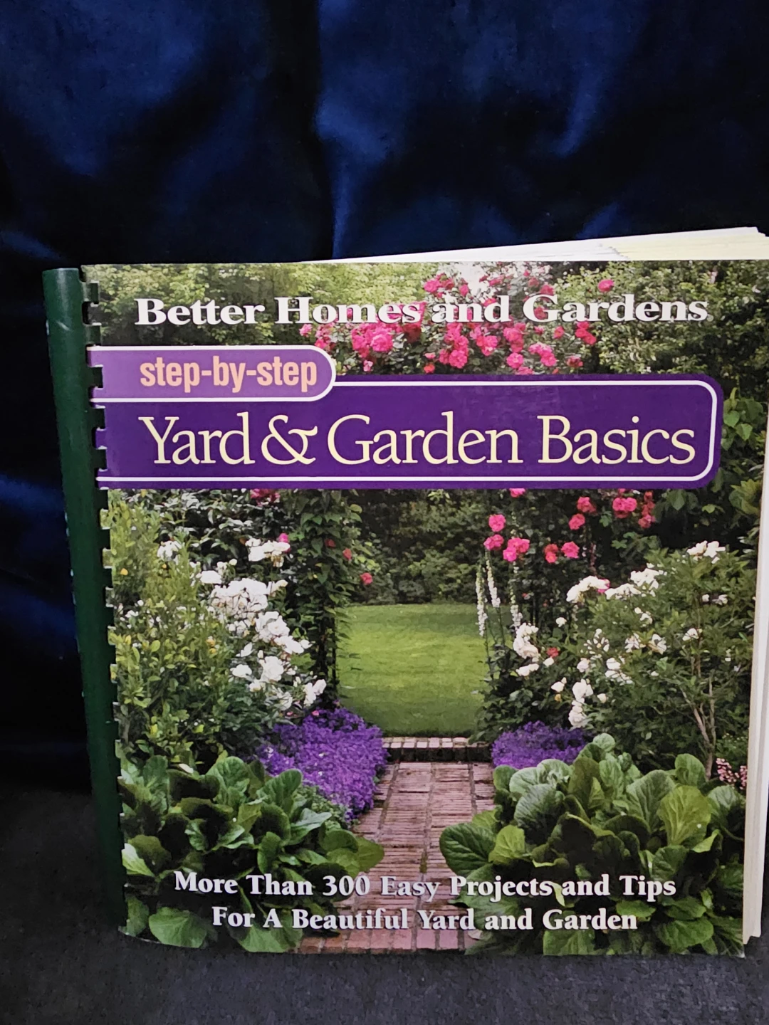 Better Homes and Gardens Step-by-Step Yard & Garden Basics Book
