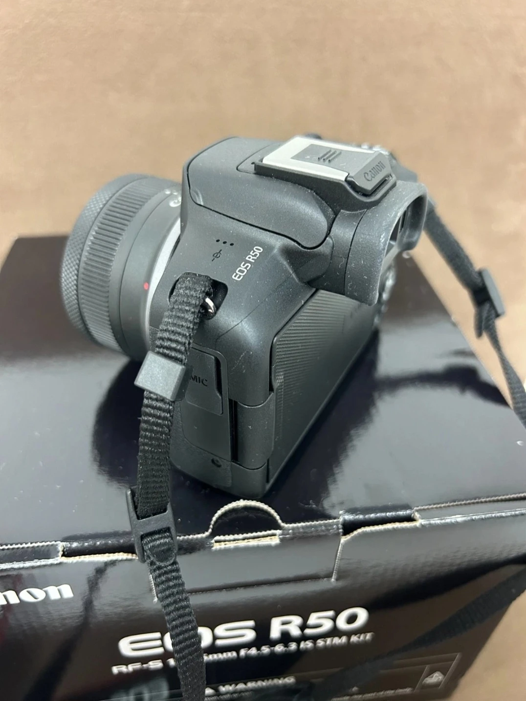 Canon EOS R50 with 18-45mm Lens - photo 4