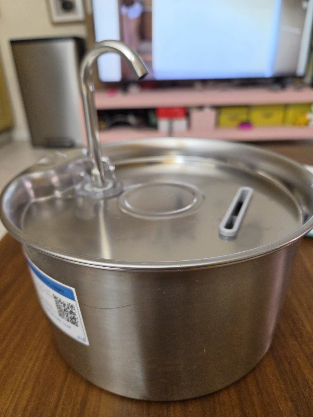 Water bowl for dogs and cats