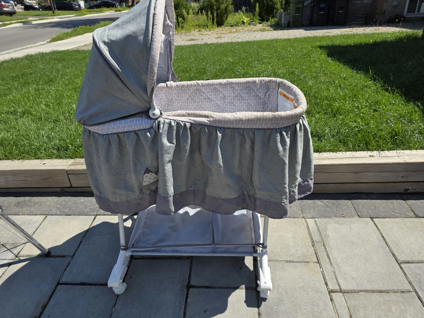 Jolly Bedside Baby Bassinet – Excellent Condition