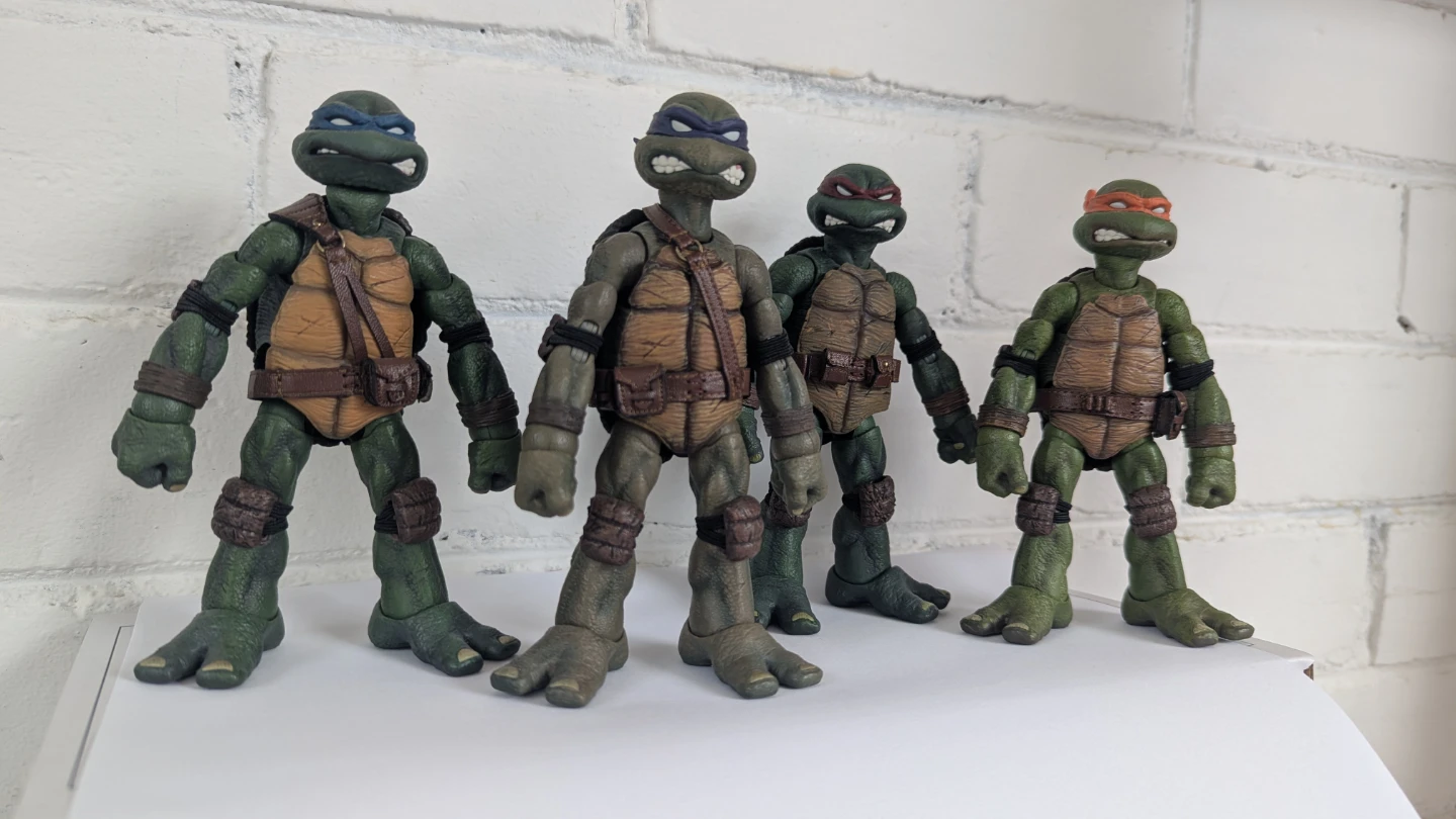 Mezco 1:12  TMNT Box Set (1st Release) Mint Displayed Condition - photo 2