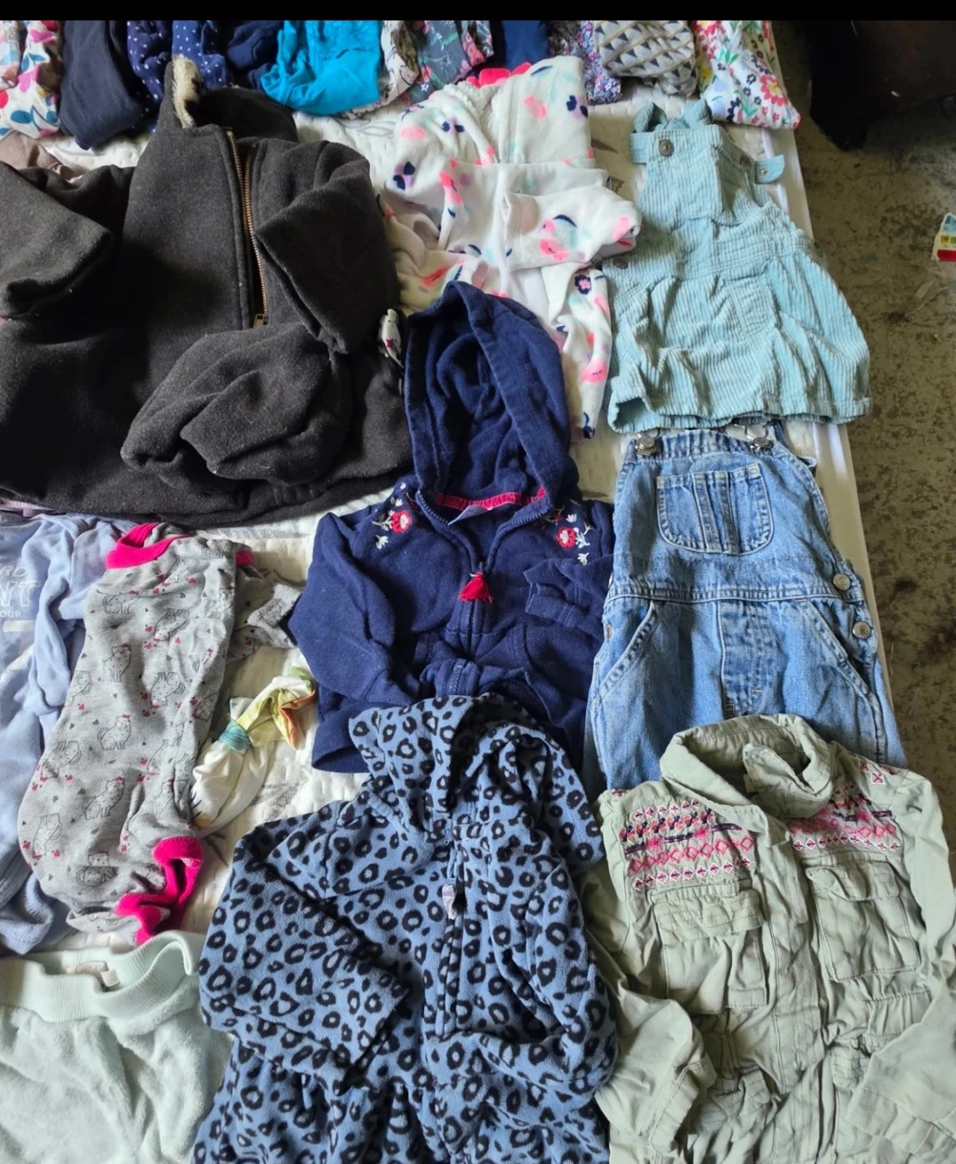 12 month girl clothes large lot 80 pieces for 45 - photo 4