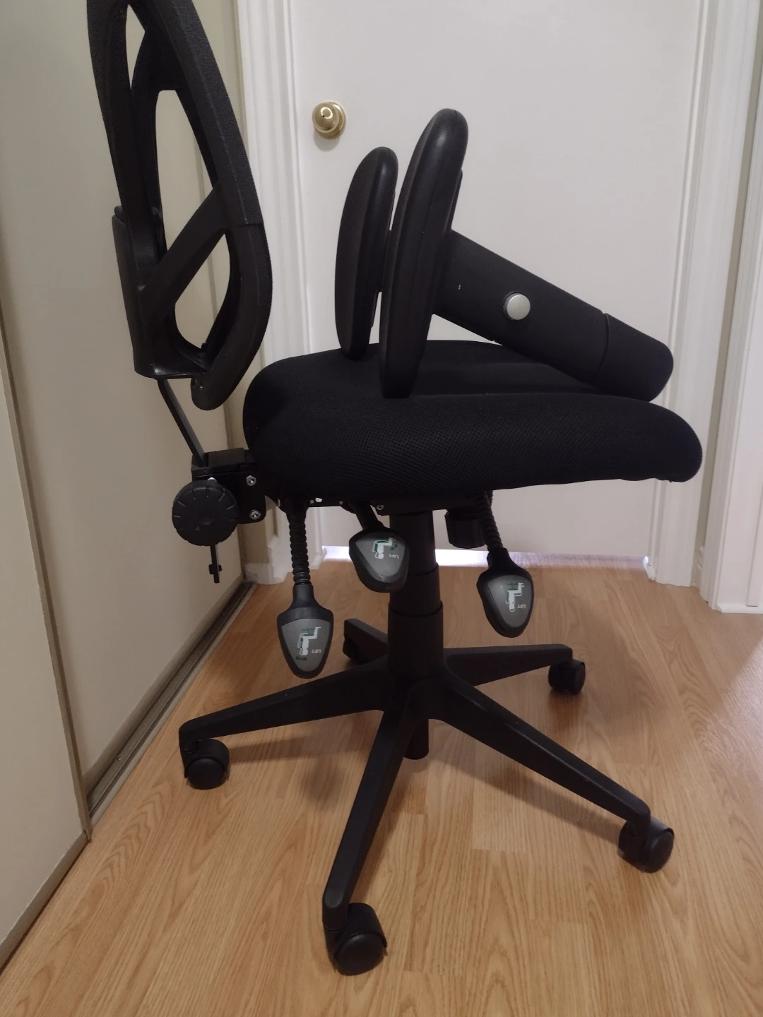 Black Mesh Back Office Chair - photo 4