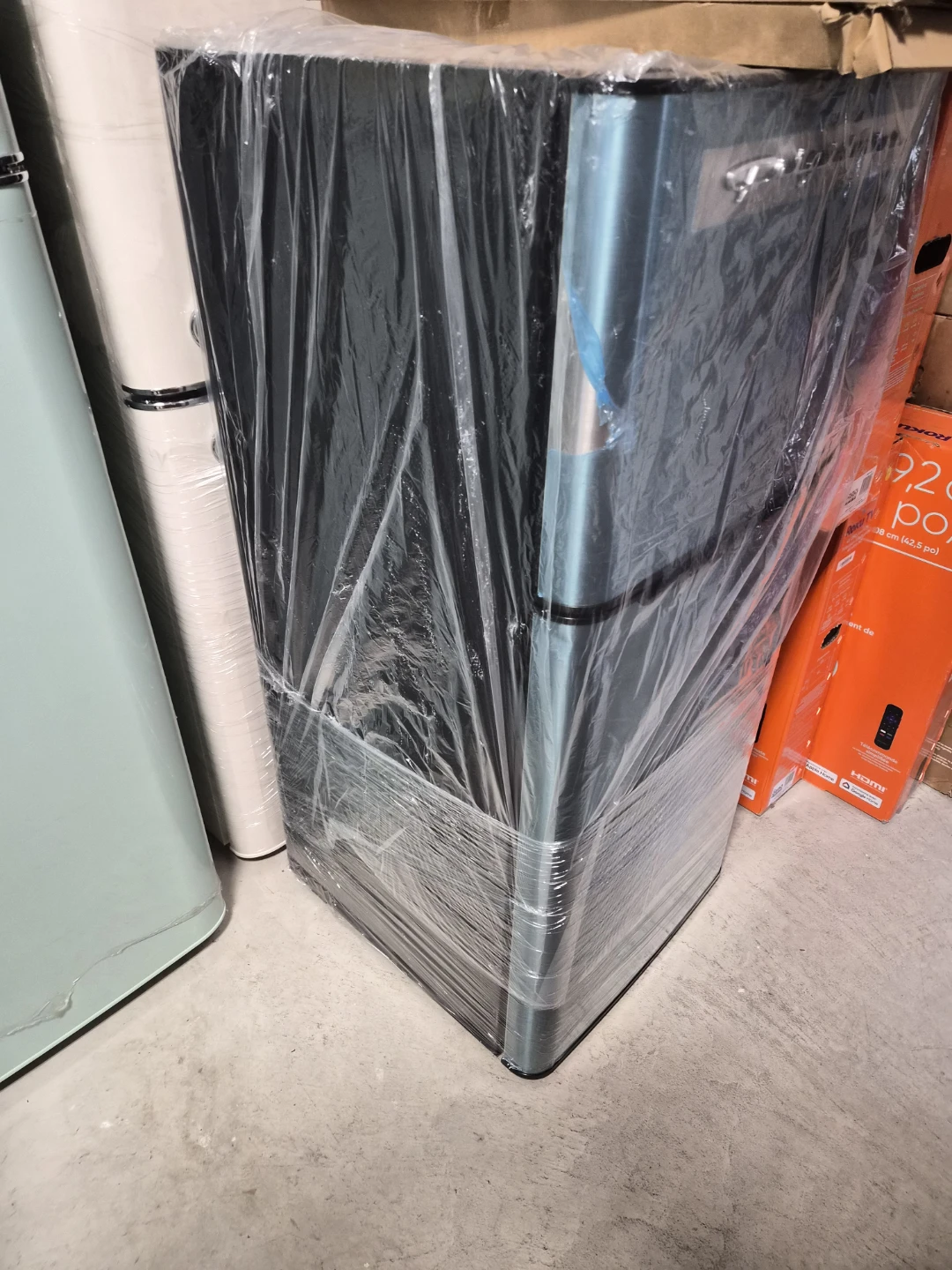 MINI FRIDGE FRIGIDAIRE 4.5 cu.ft. STAINLESS STEEL TOP MOUNT - photo 3