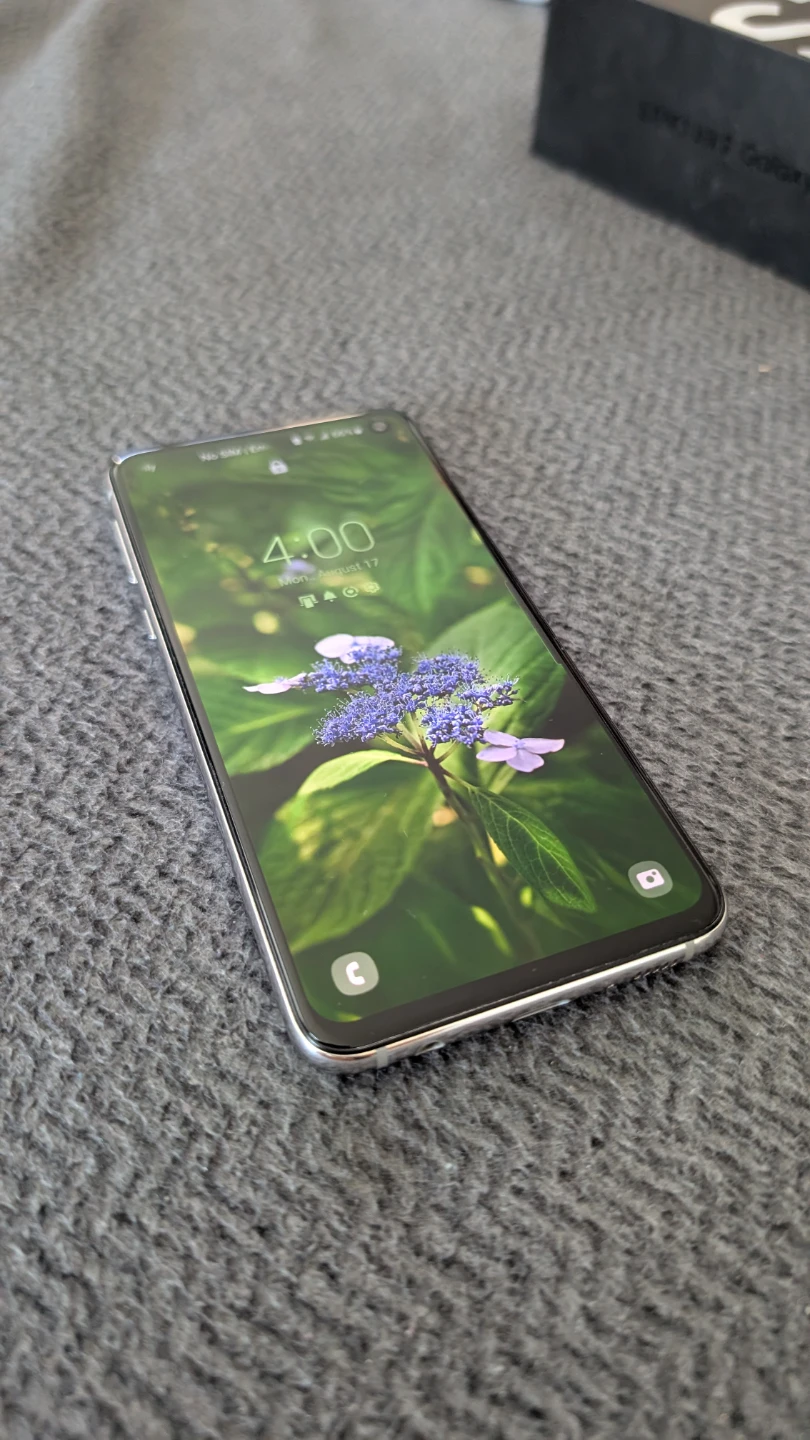 Samsung Galaxy S10e 128GB – Unlocked - photo 2