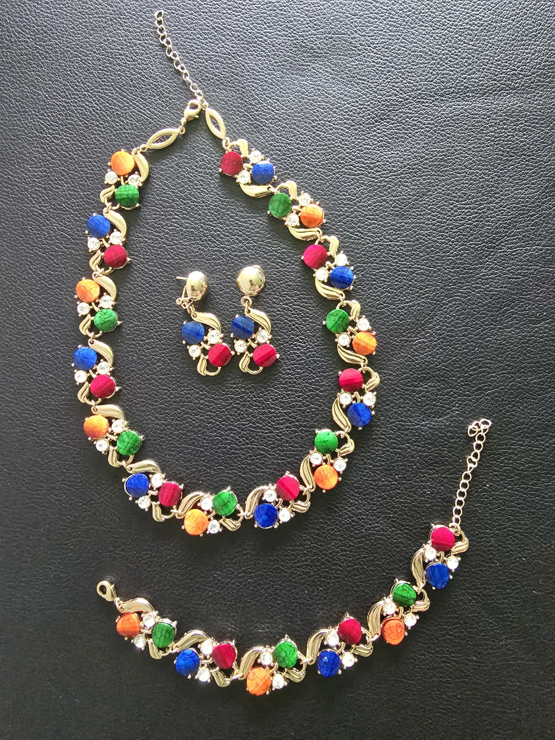 Set Gold-tone Necklace, Bracelet,