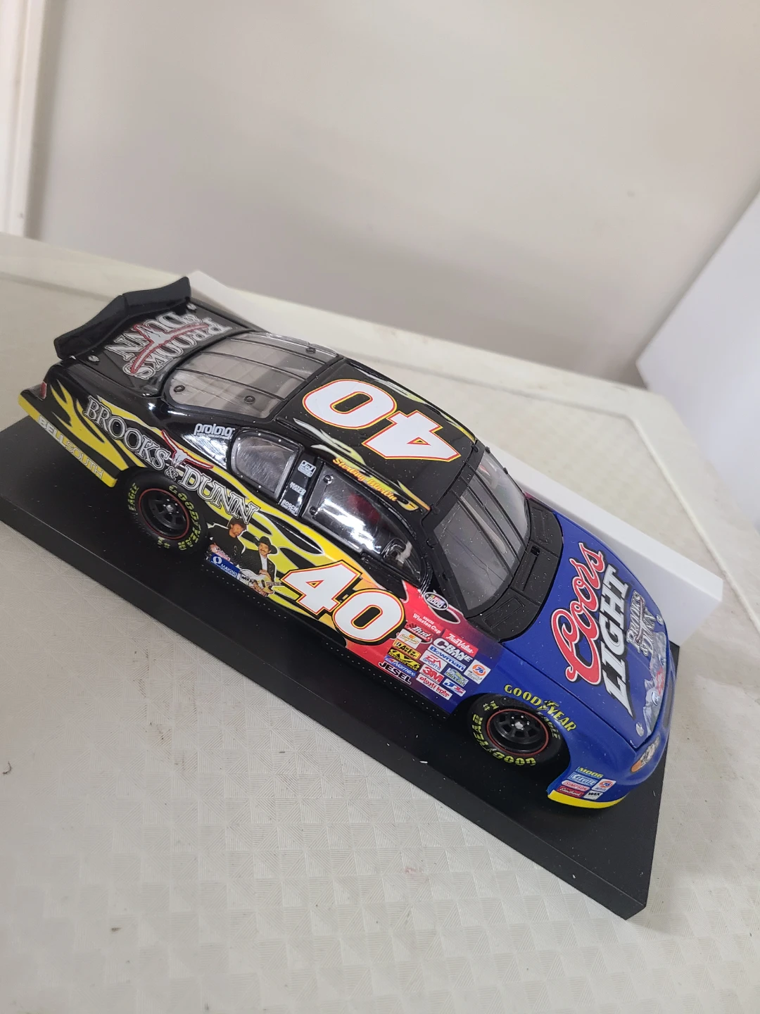 NASCAR Diecast Car - Brooks & Dunn #40 - photo 3