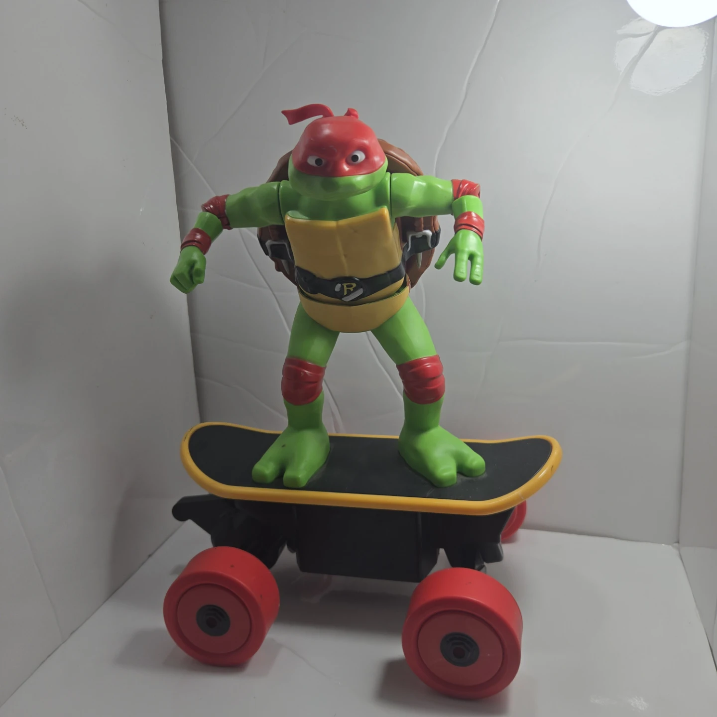 Teenage Mutant Ninja Turtles Raphael RC Skateboard