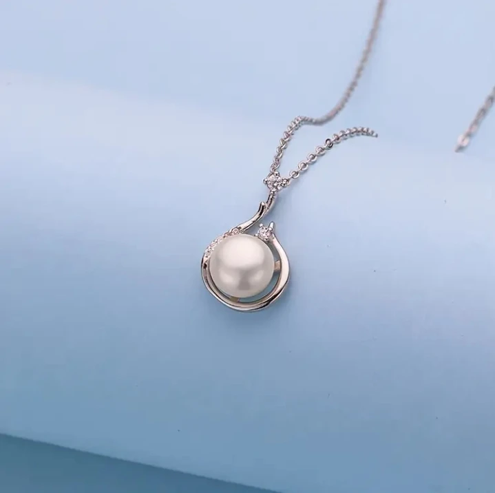 (BRAND NEW) Elegant Pearl Pendant Collarbone Chain - photo 3