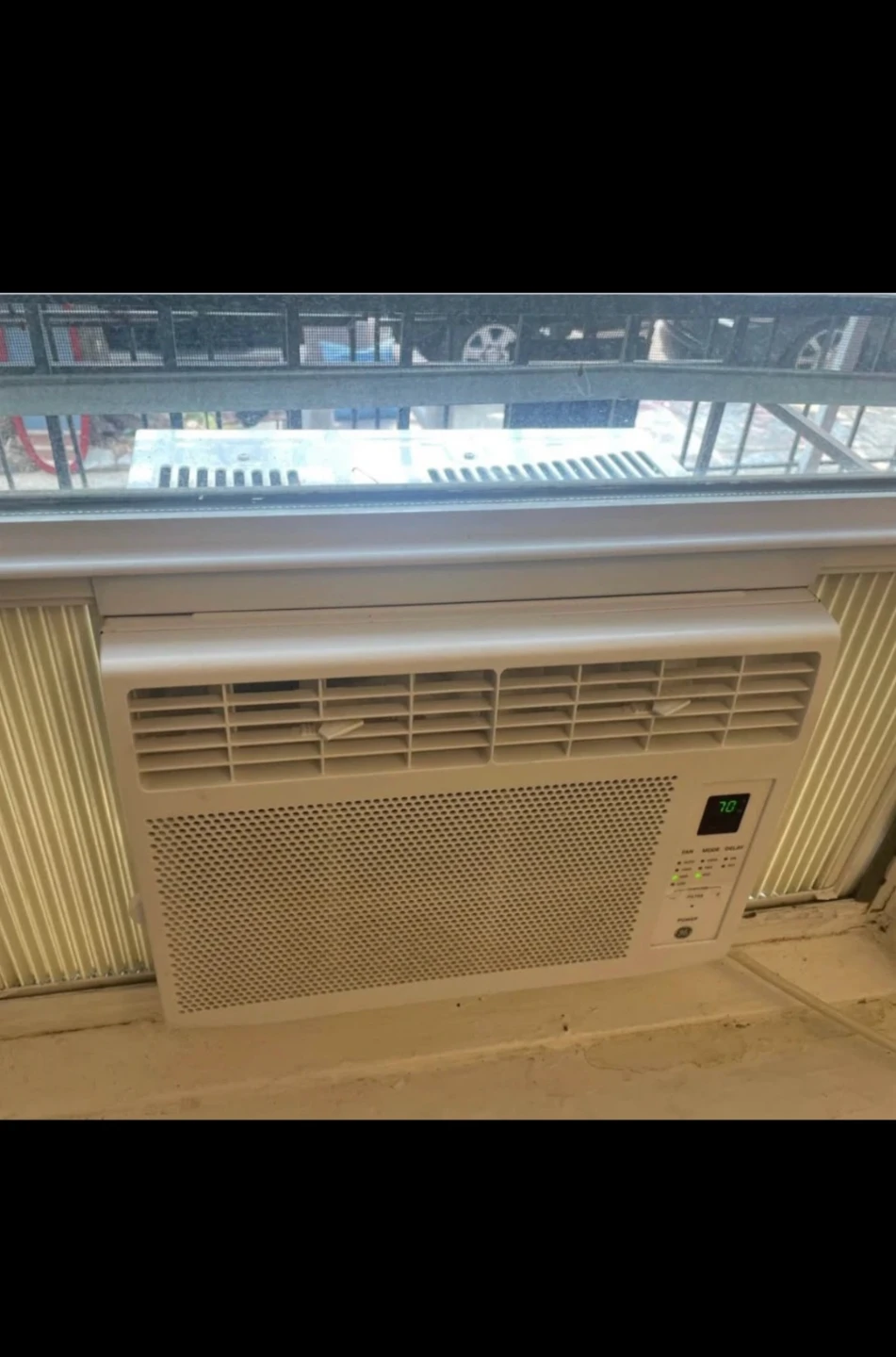 (FREE DELIVERY) 5,100 BTU GE Window Air Conditioner