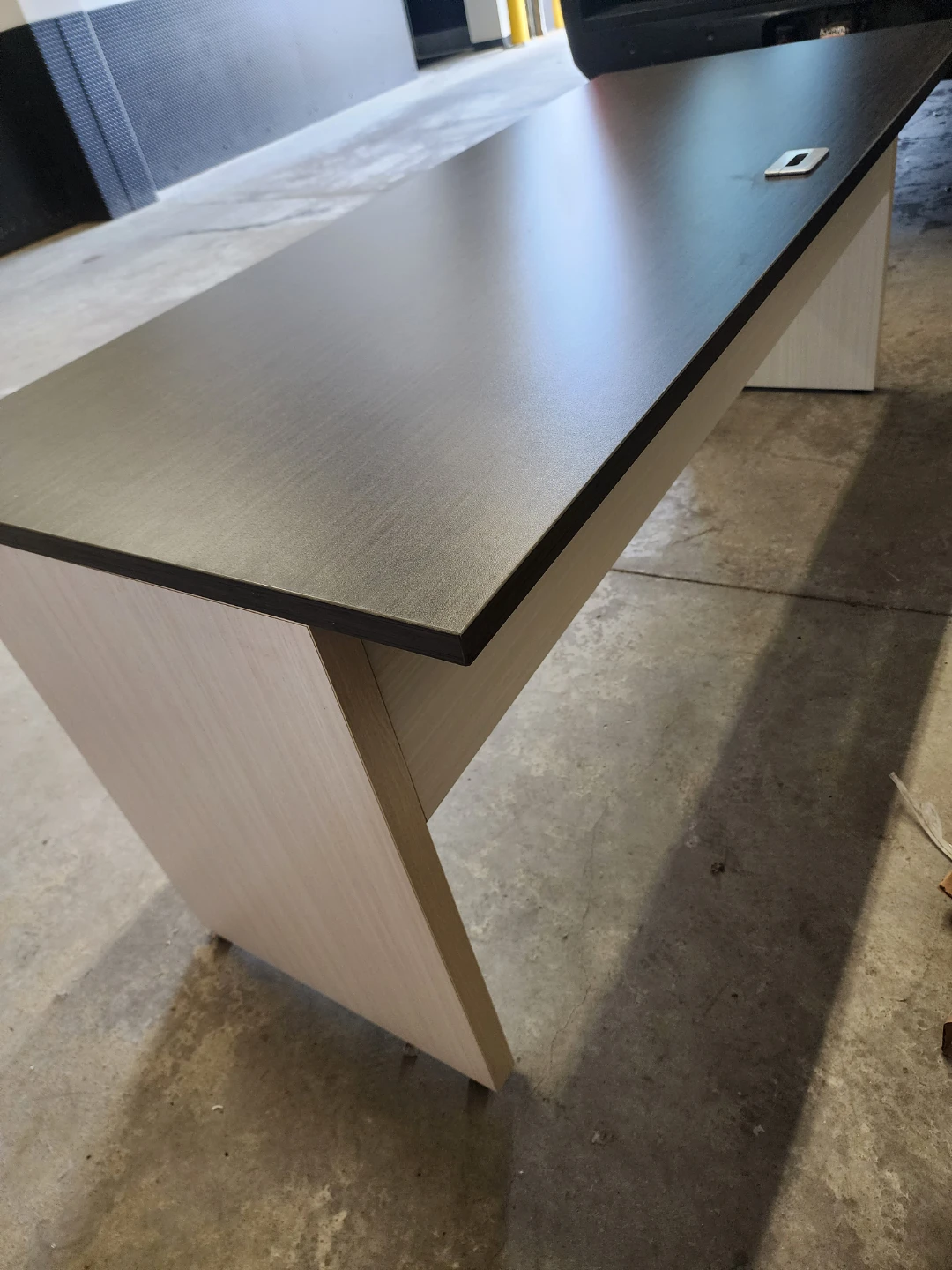 Two-tone wood grain office desk - photo 3