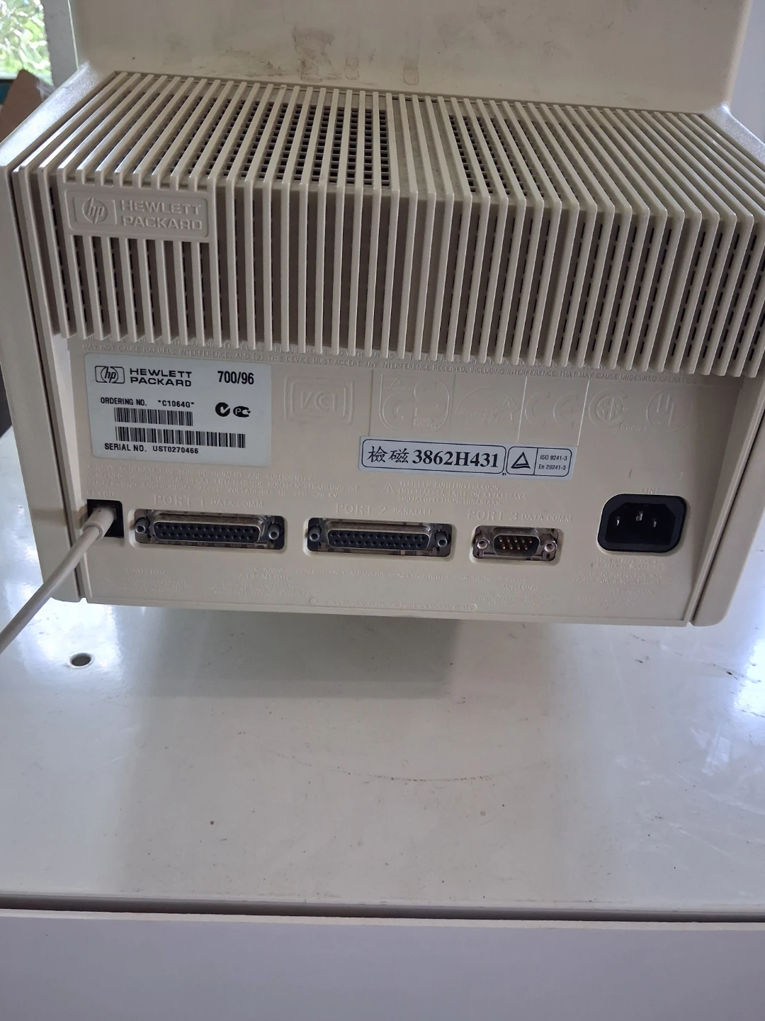 Hewlett Packard 700/96 CRT Monitor - photo 3
