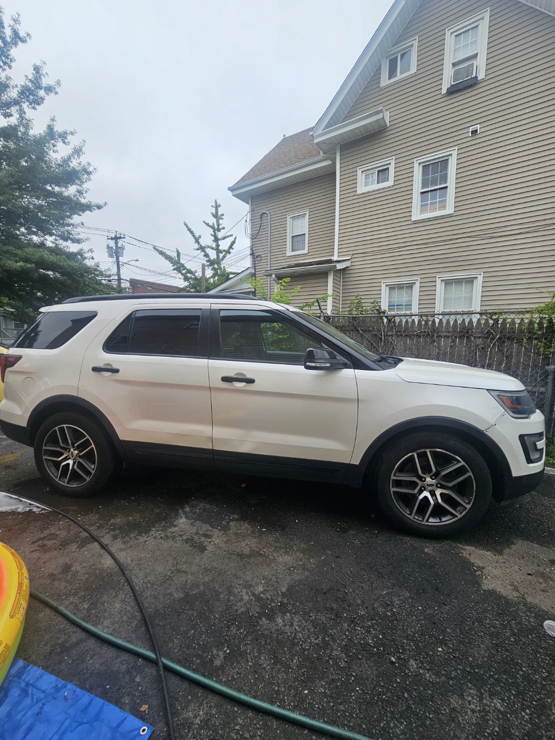 White Ford Explorer SUV - photo 4
