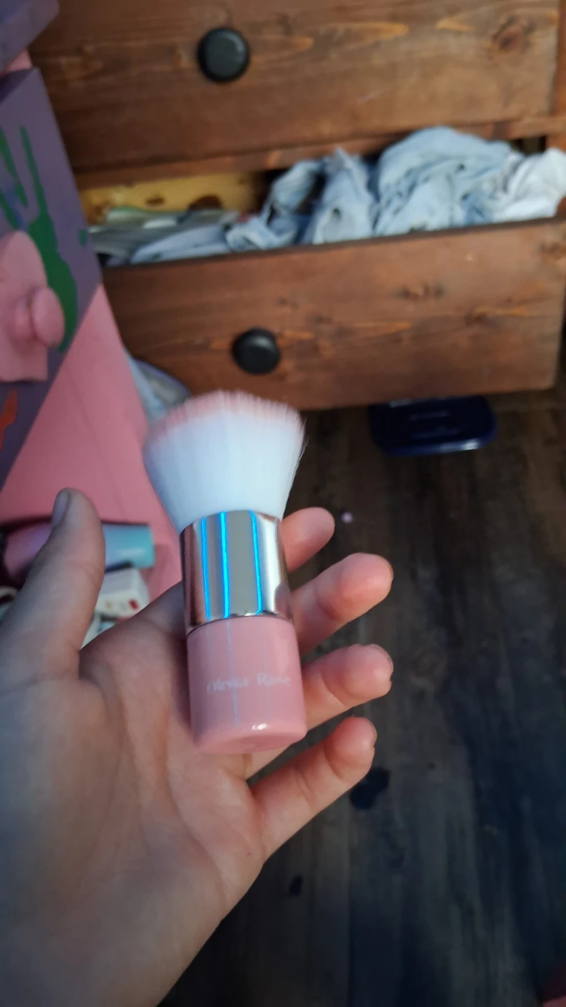 Olivia Rose Fluffy Makeup Brush