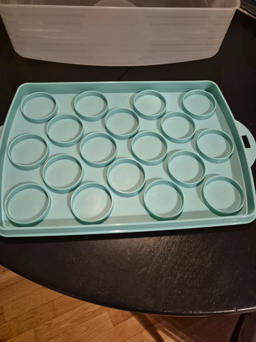 Tupperware Muffin/Cupcake Carrier - photo 2