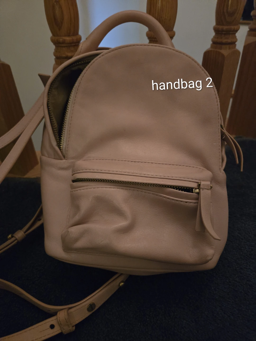 A variety of handbags for sale - photo 3