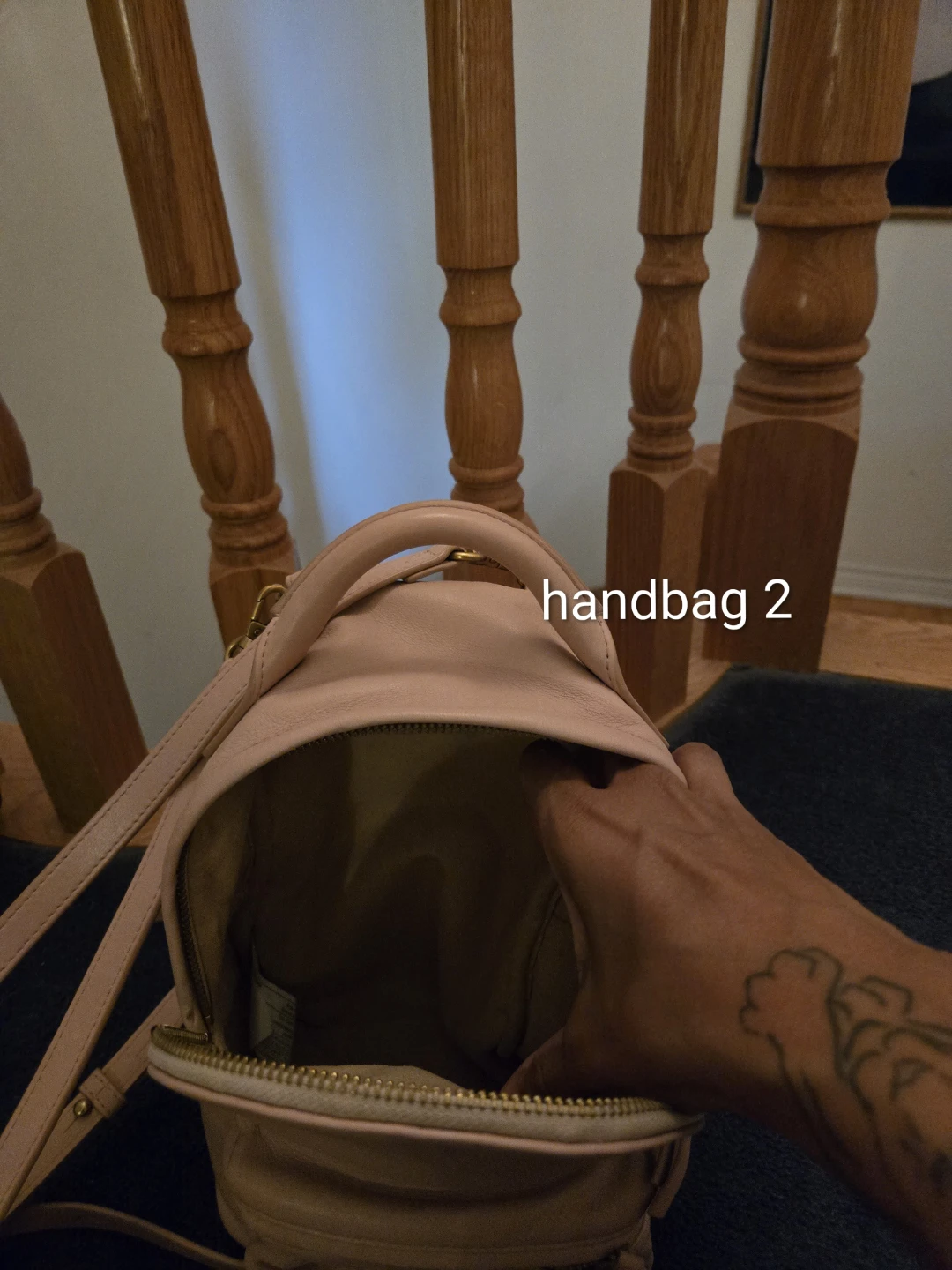 A variety of handbags for sale - photo 4