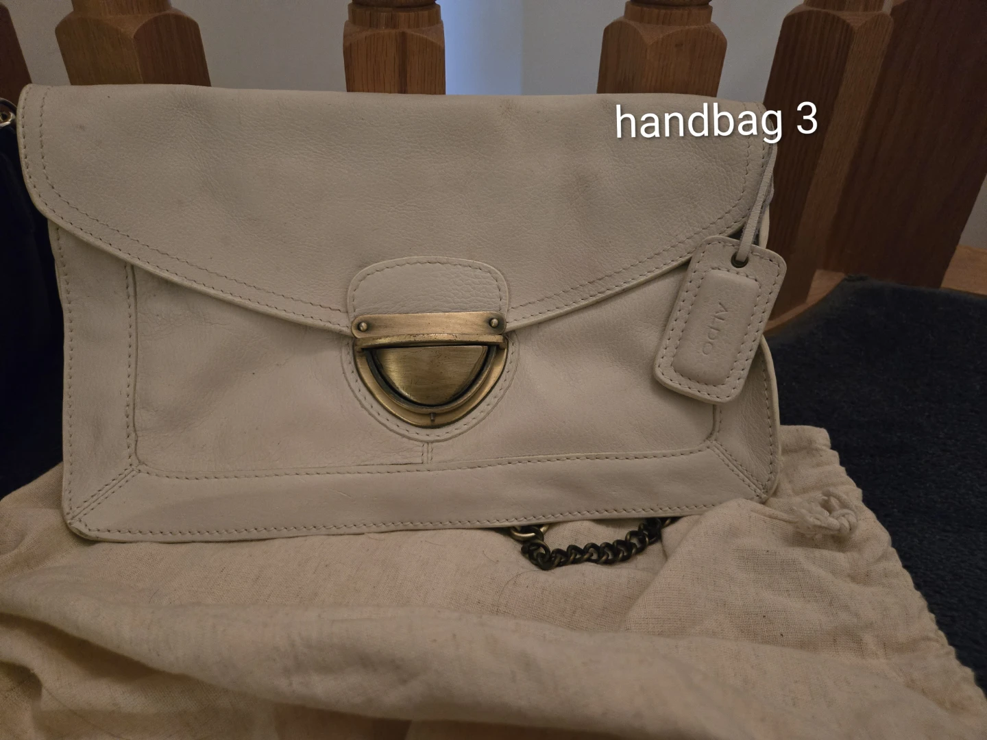 A variety of handbags for sale - photo 5