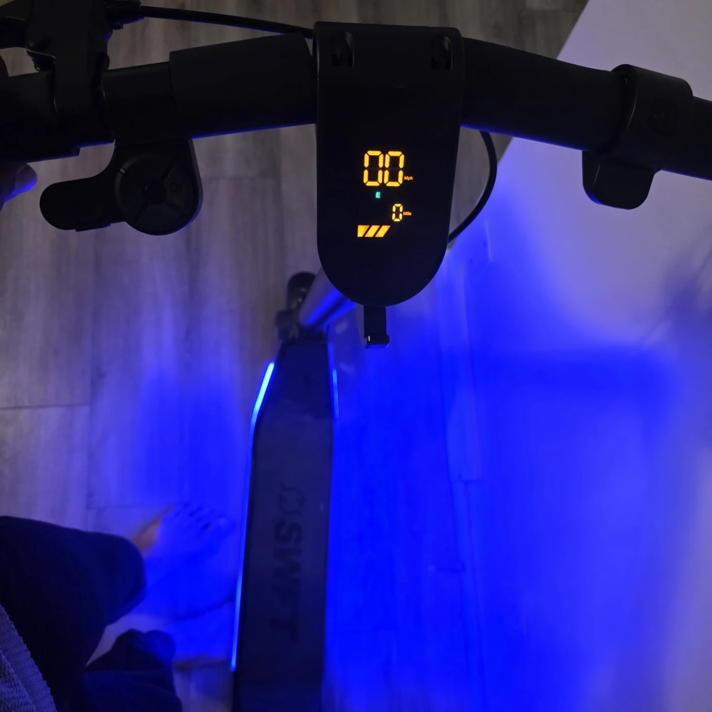 SWFT EX1 Electric Scooter – LED Lights, Foldable, Smooth Ride - photo 2