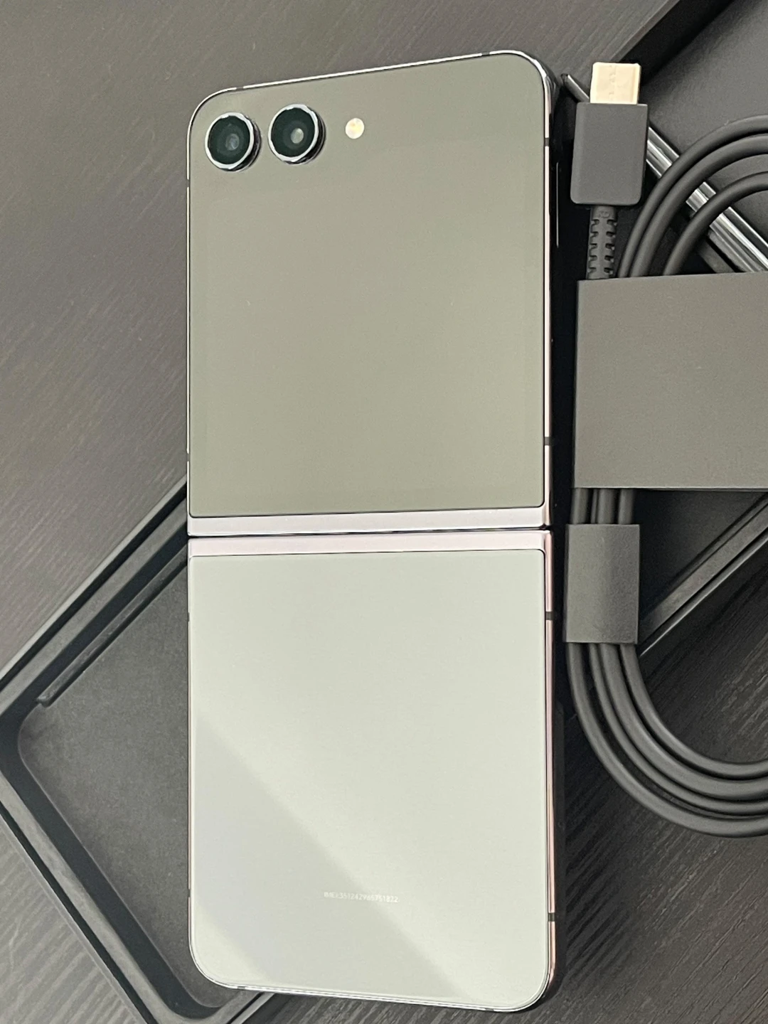 Samsung Galaxy Z Flip5 Smartphone