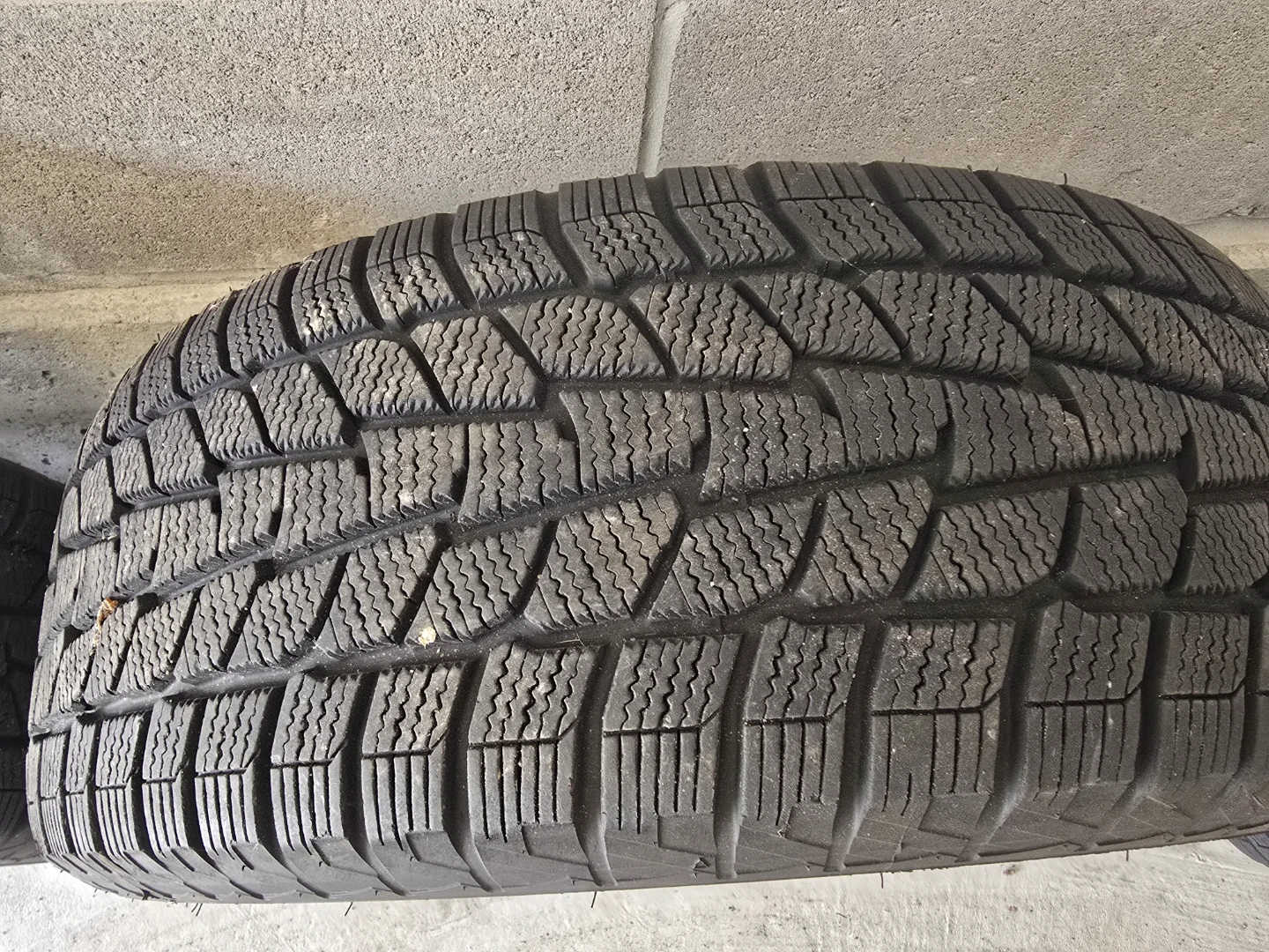 Motomaster Winter Edge Winter Tires (235/55R18) - photo 2