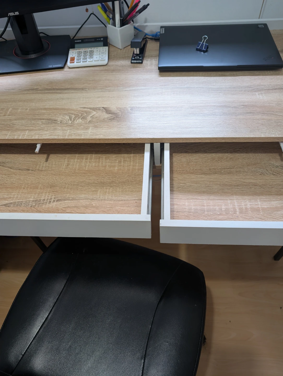 Desk and chair - photo 2