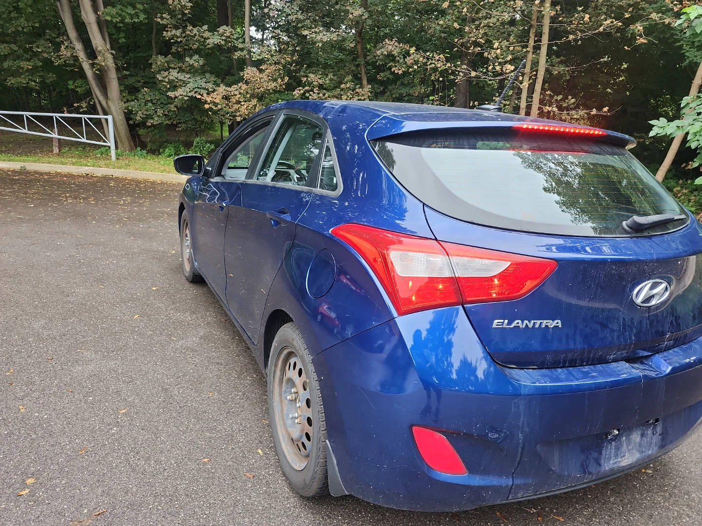 Blue Hyundai Elantra GT. CLEAN CARFAX SAFETY CERTIFIED - photo 5