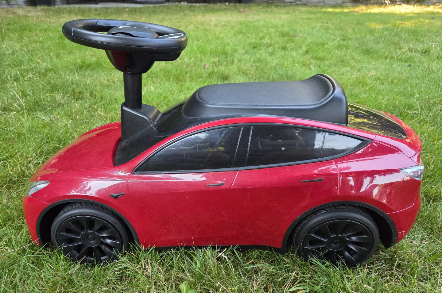 Tesla ride on toddler car - photo 2