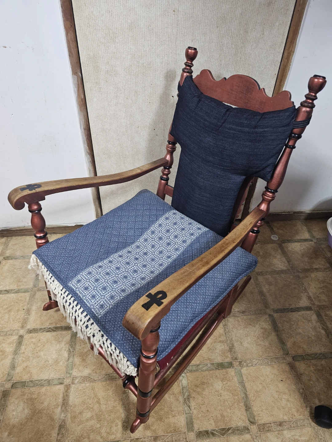 Wooden Rocking Chair with Cushions