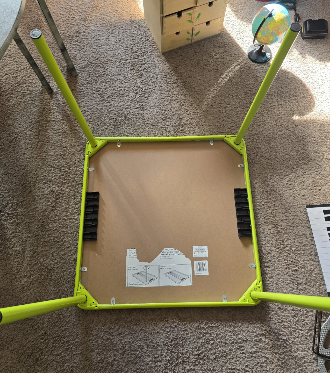 Costco table with screw on legs - photo 2