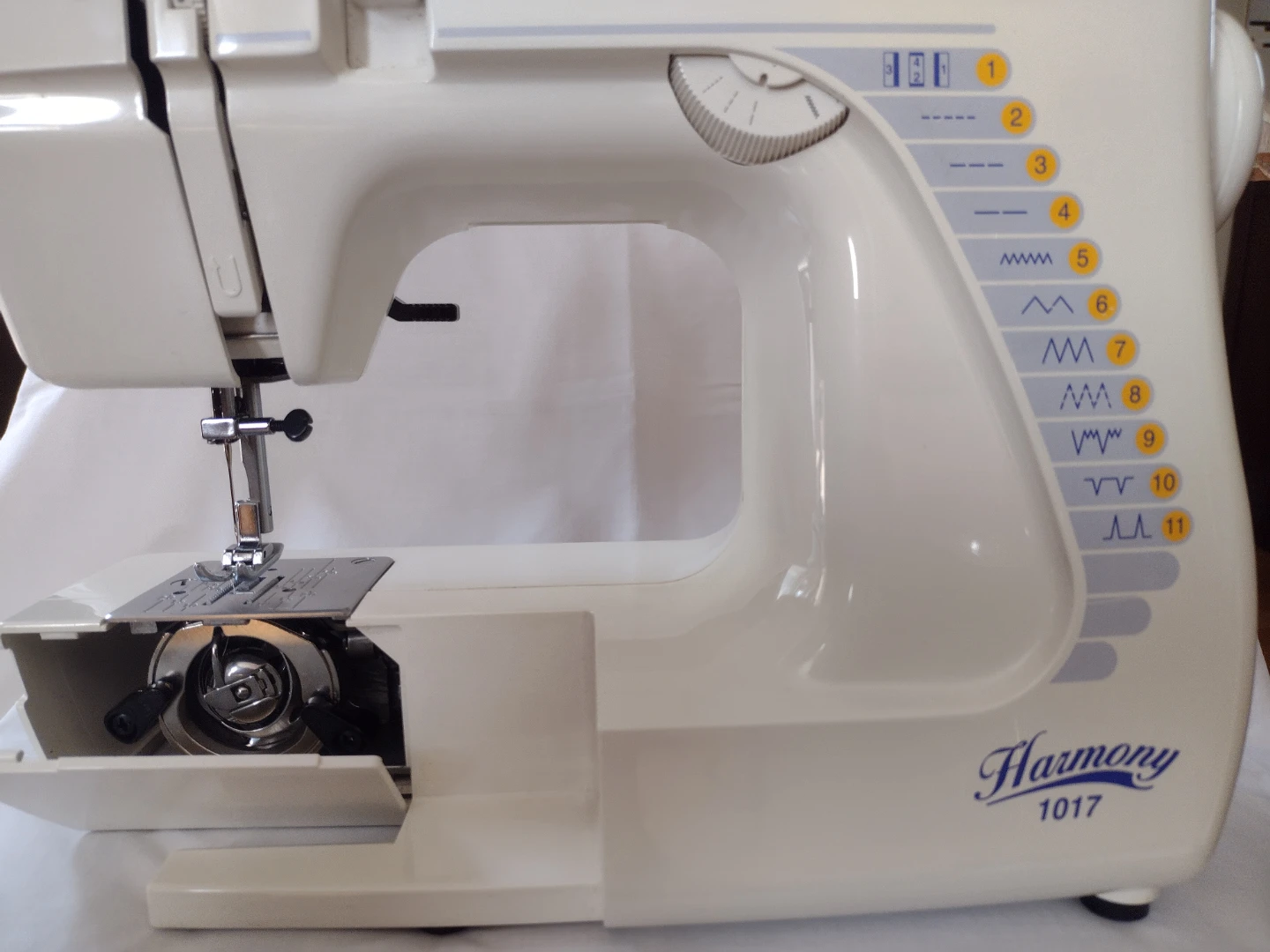 Janome Harmony 1017 Sewing Machine - photo 2