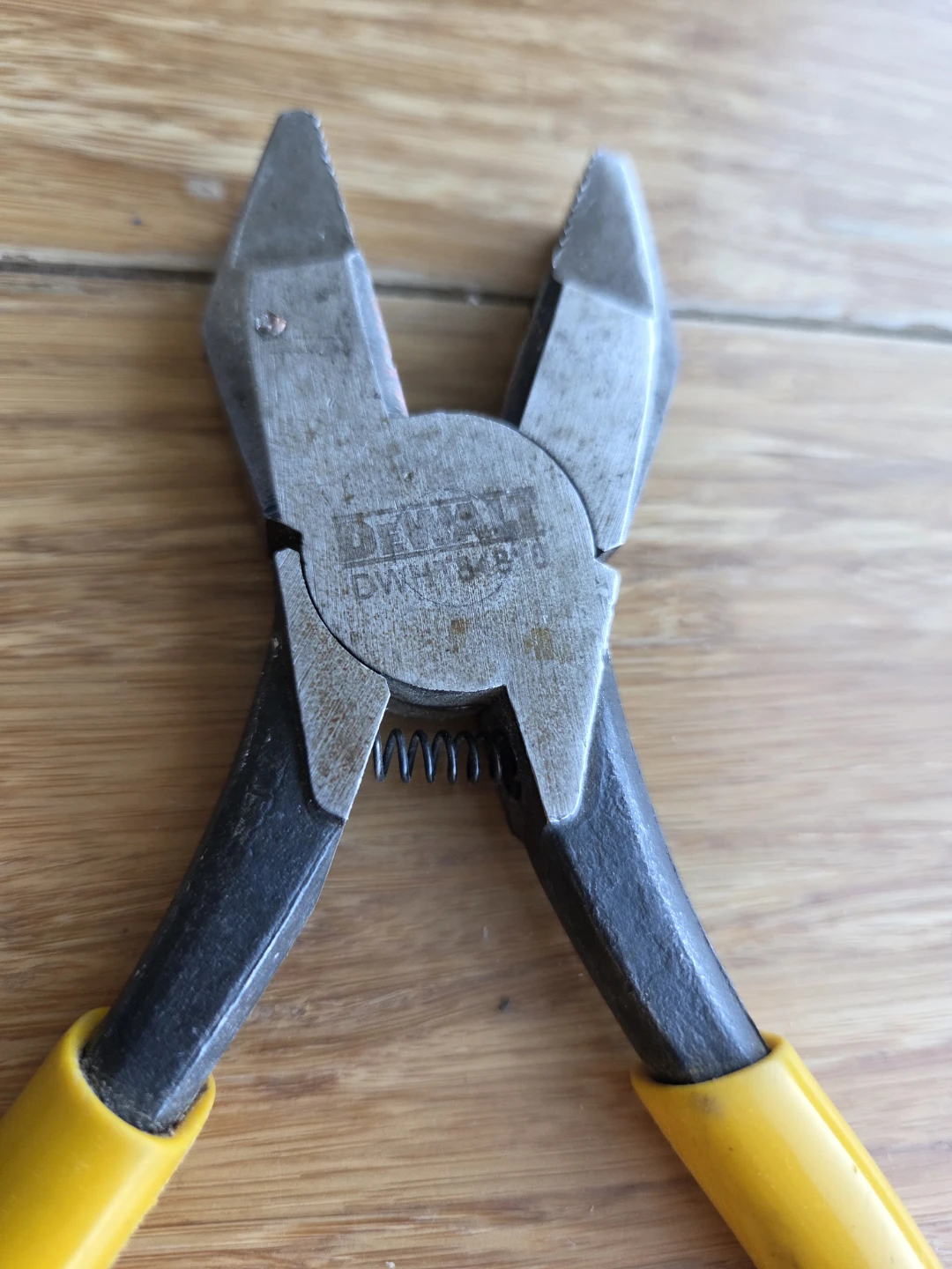 DEWALT 9" rebar pliers - photo 2