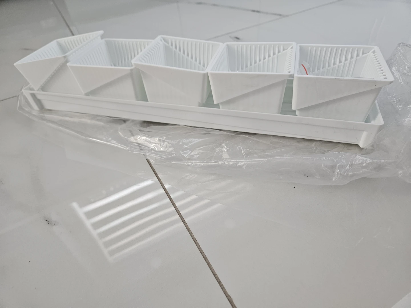 White Plastic Square Planter Pots with Tray - photo 2