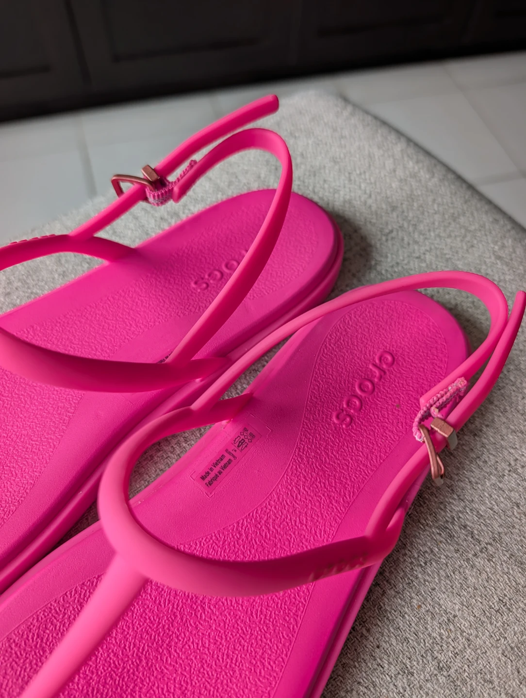 Crocs Women's Pink Flat Sandals Size 7 - photo 4