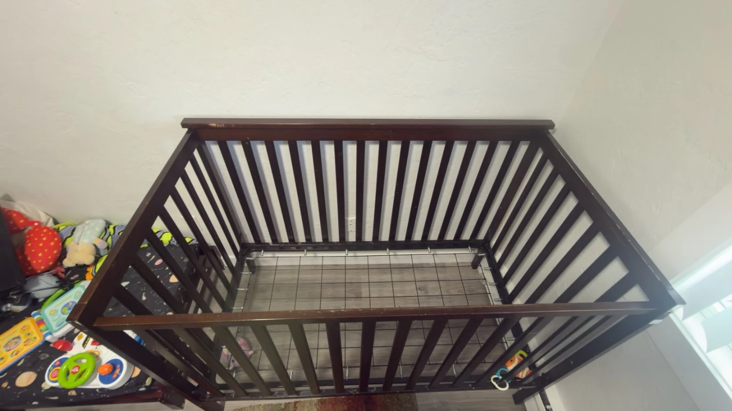 Sturdy Dark Wood Crib with bed frame - photo 3