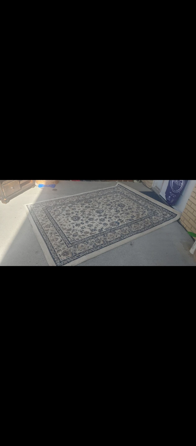 Area Rug with Floral Pattern