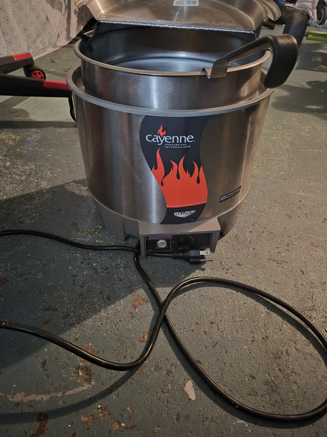 Cayenne Vollrath Chafing Dish Warmer with Ladles