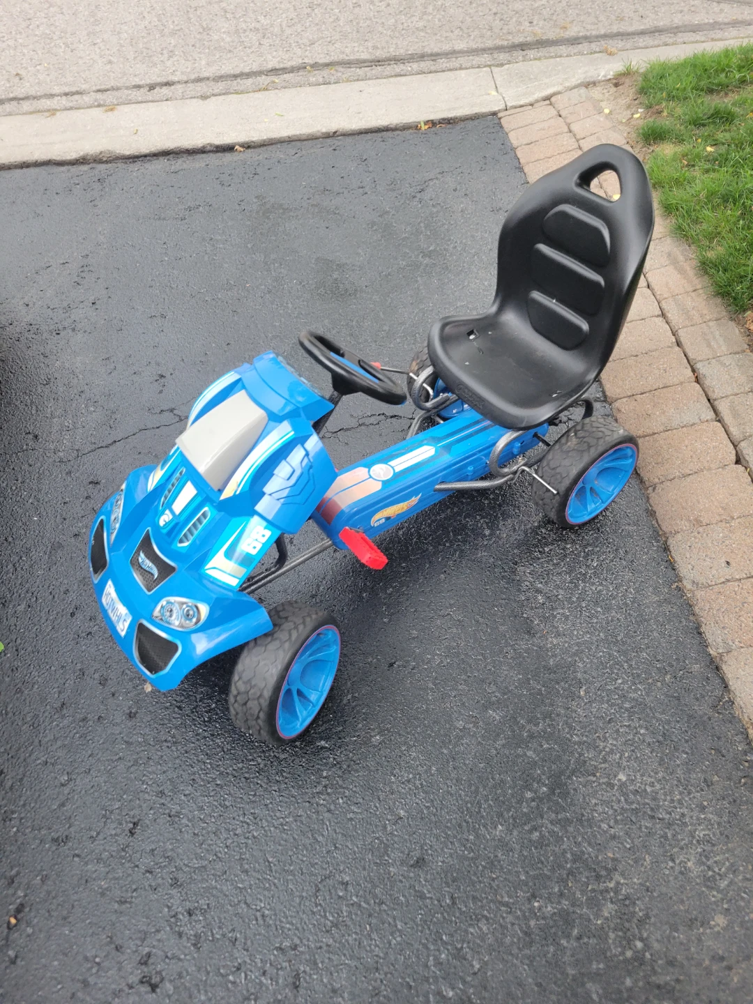 Hot Wheels Blue Pedal Car mint