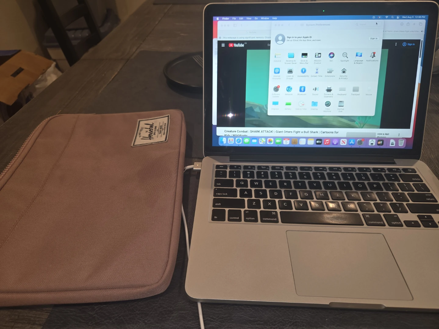Apple laptop