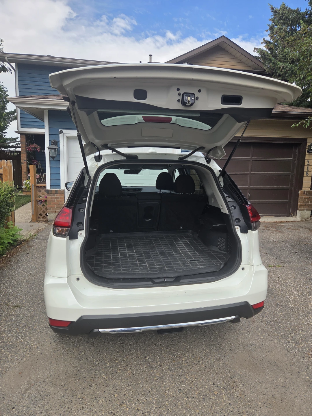 White Nissan Rogue SUV , FINAL PRICE - photo 4
