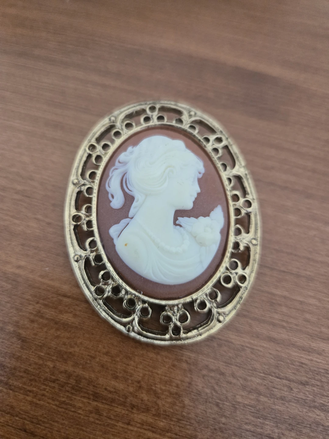 Vintage Cameo Brooch Set - photo 2