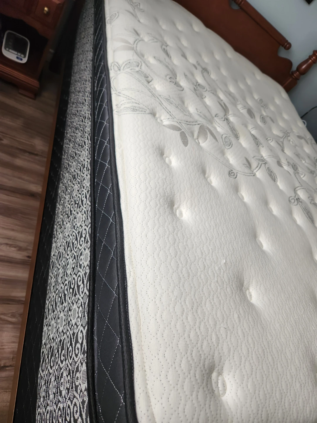 Queen Mattress and matching box spring set - photo 3