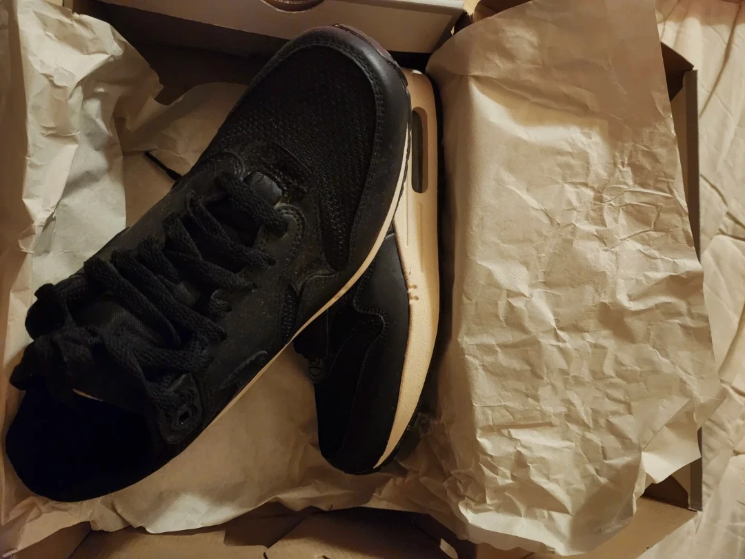 NEW Nike Air Max WOMENS Sneakers, Black 8.5 RETAIL $115 to $155 - photo 2