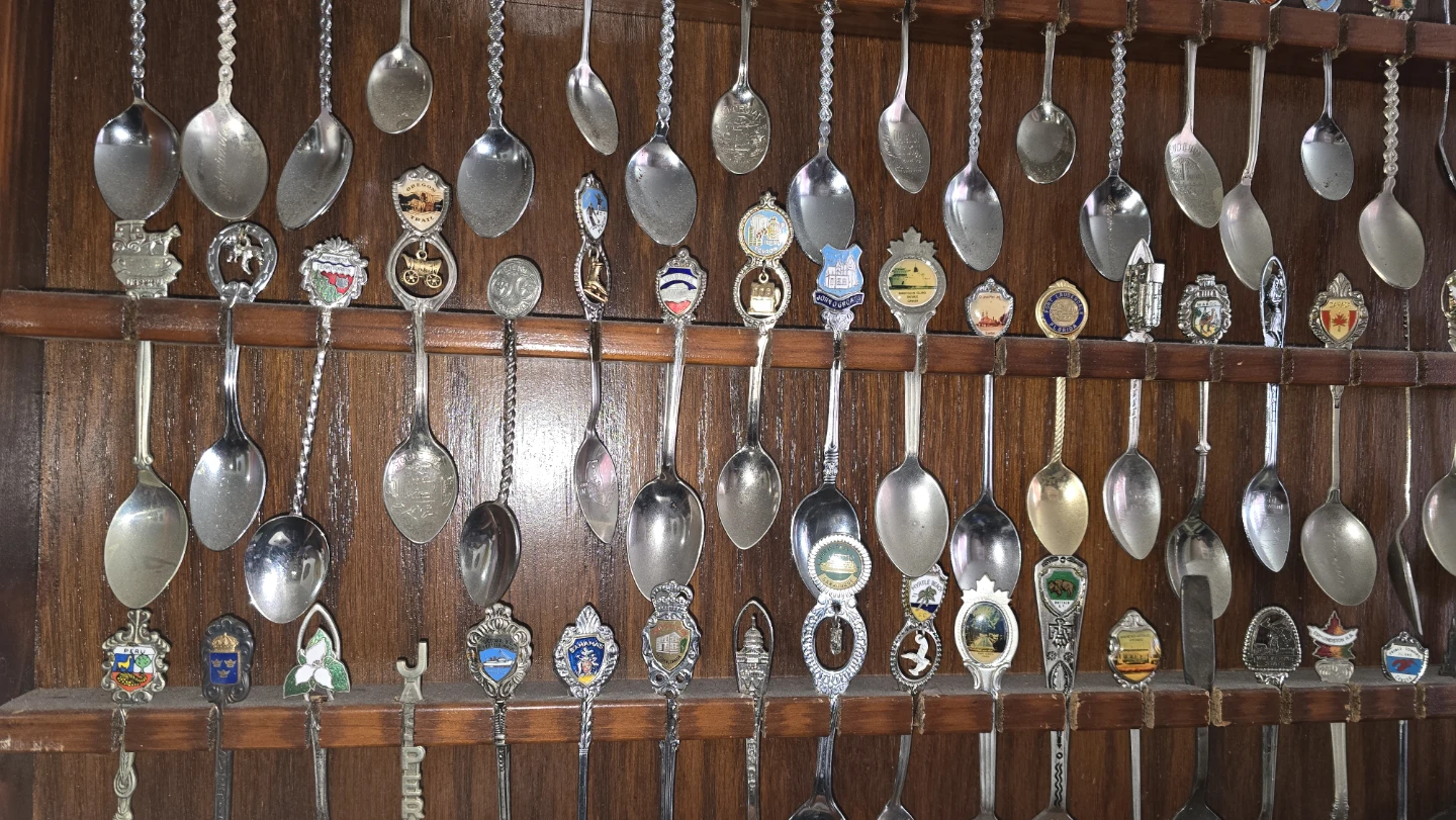 100 spoons every spoon have diffeent history - photo 4