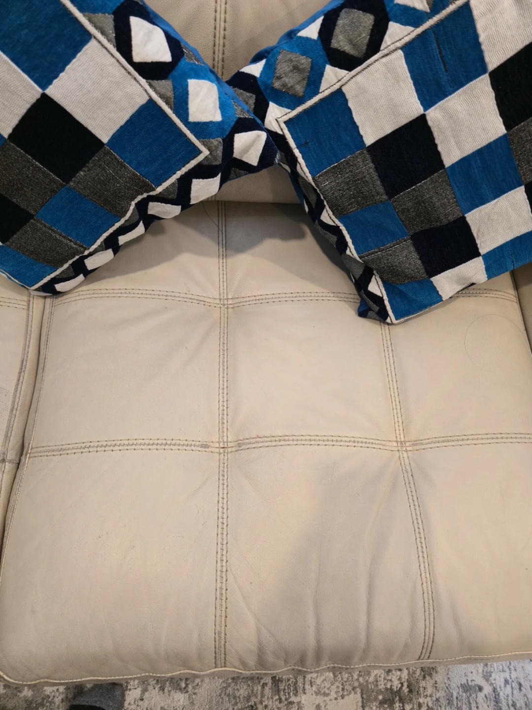 2 seater and 3 seater leather Couch - photo 4